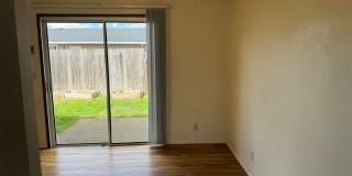 Great single level 2 bed/1 bath duplex in Thurston! Gallery 13