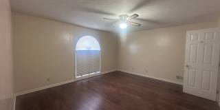 Unique Lyndon area 4 bedroom home with multiple common areas Gallery 27