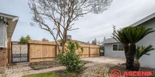 Beautiful home in North Bakersfield! *POOL* Gallery 12