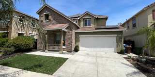 Beautiful 4 Bedroom 3 Bathroom in Quiet Neighborhood with SOLAR Gallery 1
