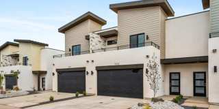 Crimson Park Townhome! Gallery 1