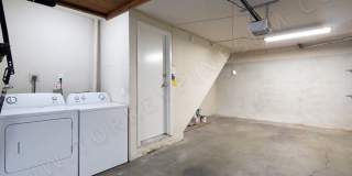 Tri-Level La Jolla Townhouse with Washer/Dryer and Garage! Gallery 14