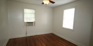 Charming 1BR duplex. Walk to 9th St. and DUKE! Gallery 7