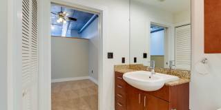 Excellent and newly refreshed Uptown 8th floor condo in the Courtside complex. Gallery 25
