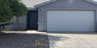 2 BR 2Ba Home with YARD, Garage, close to Hwy 95 Fort Mohave Gallery 1