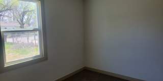 2 Bedroom House Backyard! Gallery 7
