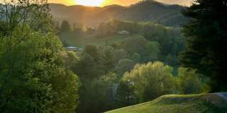 Views and relaxation await - Nearby Asheville Gallery 1