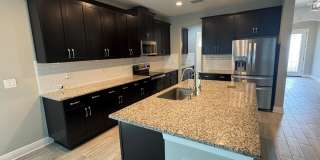 Spacious 5-Bedroom Riverview Home Gallery 11