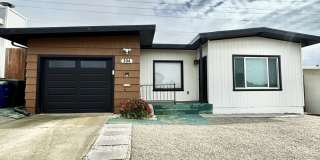 Beautifully Remodeled 3 Bed/1 Bath Home with Fenced Backyard Available NOW! Gallery 1