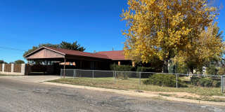 Spacious Home, Large En-suite Master Bath,  Pets Allowed Gallery 1