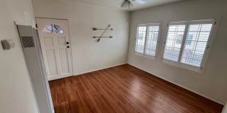 Charming 1x1 in Historic Old Town! Beautiful Original Hardwood Floors + Prime Location Gallery 10