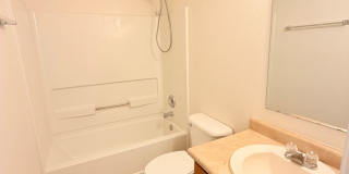 Now Showing: 4 Bedroom / 2.5 Bath located at 1723 Elijah Blue Dr. in Greenwood, IN. Gallery 27