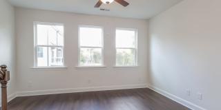 Beautiful 3BR 3.5BA Townhome w/ Full Appliance Kitchen • Garage Parking in West End Gallery 8