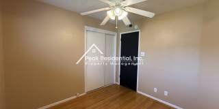 A Charming 3bd/2ba Sacramento House with Fenced Backyard Gallery 18