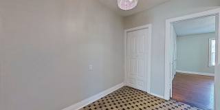 Cozy Upstairs Retreat in Prime San Marco Location! Gallery 5