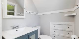 Historic Laurelhurst Home ~ Quiet Neighborhood~ Stunning Water View! 4 Mins to U Village/UW Historic Laurelhurst Home ~ Quiet Neighborhood~ Stunning Water View! 4 Mins to U Village/UW Gallery 18