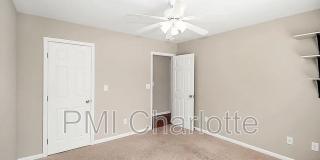 Room in 3 Bedroom Home at Ridge Ave Gallery 21