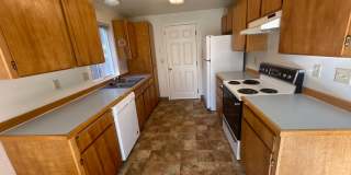 Quiet Eastside 3 Bdrm House, 2 Bath, All appliances in Kitchen, Attached Garage, Fenced Yard Gallery 7