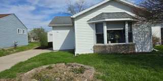 2 Bedroom Home in Bloomington! Gallery 1