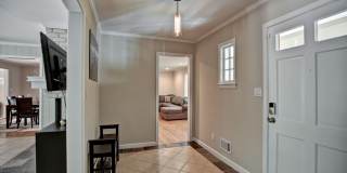 FURNISHED: Modern 6 Bdrm (7 beds) Home with BBQ, Foosball, HotTub & Private Pool - Close To Airport&Downtown Gallery 10