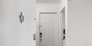 Stunning, Pet Friendly Edwardian 2BR Remodel in Prime location Gallery 5
