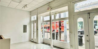 2126 MAGAZINE Street Gallery 2