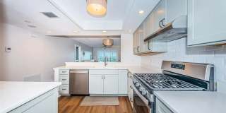 Charming 2BR Condo in Saint Petersburg Gallery 8