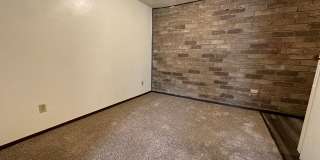 Amazing 1BR in Desirable Plum Area! Beautiful Exposed Brick and Air Conditioning! Call Today! Gallery 4