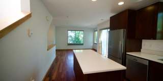 Light-Filled Contemporary Townhome Near Downtown Seattle! Gallery 4