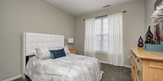 Linden Square Gallery 40