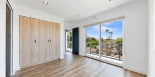 10842 Victory Boulevard Gallery 2