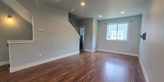 Beautiful 2 bed 1.5 bath townhome Gallery 10