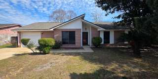 3BR/2BA home close to Naval Air Station and Beaches Gallery 1