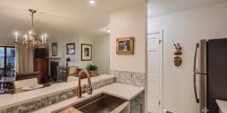 Ideal Downtown 1 BDR Close to Shops & Trails Gallery 16