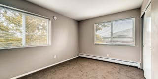2000 Walnut Gallery 12