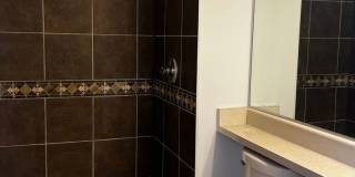 Well Maintained 2 bed 2 bath condo in Woodside Village! Gallery 11