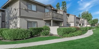 Pinecrest Apartment Homes Gallery 1