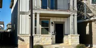 Bright  Elegant 3-Bed, 2.5-Bath Home Facing Greenbelt in Leander Gallery 1