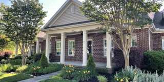 Charming 2 bedroom plus Bonus and Waterfront Amenities in Oak Ridge! Gallery 1