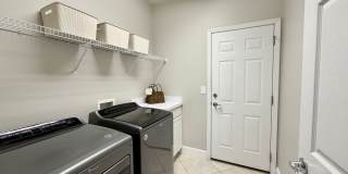Spacious Townhome in Central Location! Gallery 15