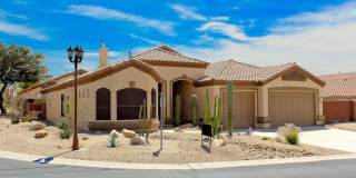 Unfurnished Long Term 3 bed plus den Gallery 1