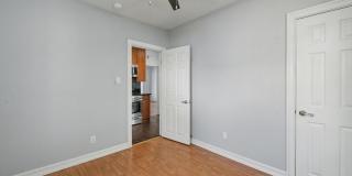 807 Annan Ter Gallery 21