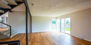 Beautifully Remodeled Modern 5 Bedroom / 3 Bath Home Near Millard North Gallery 12