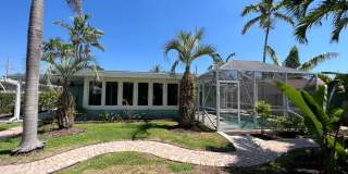 Spacious 3 Bedroom 2 Bath with Pool 2 Blocks from the Beach Gallery 16