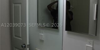 519 E Sheridan St Gallery 25