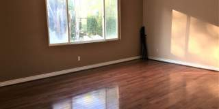 Gorgeous large single family home in Eastlake! Gallery 10