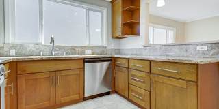 Spacious Westlake Home Gallery 5