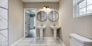 Room in 4 Bedroom Home at Athens Ave Gallery 25