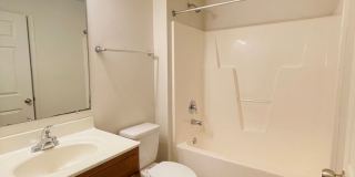 One Bedroom Garden Apartment Gallery 9