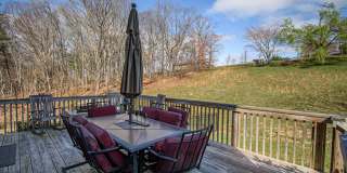 Spacious Home with Hot Tub, Fenced Yard and Solar Power Gallery 9